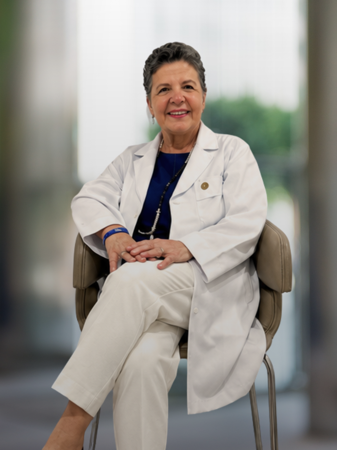 Dra. Naylé Villela em seu consultório